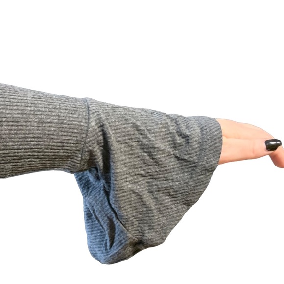 Michael KORS BOAT NECK LONG FLOUNCE SLEEVES GREY TOP SOZE XS - Picture 6 of 8